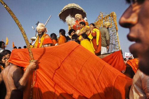 Exposition Inde(s) au pluriel - Lyon ©Raghu Rai / Magnum Photos Procession at Mahakumbh, Allahabad, 2001 Courtesy Galerie Le Réverbère